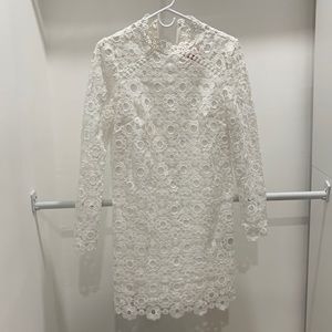 Monique Lhuiller, white, size 4 women’s dress, new and never worn